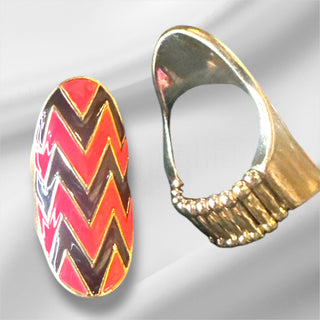 Chevron stretched ring