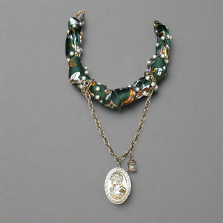 The cameo soft necklace