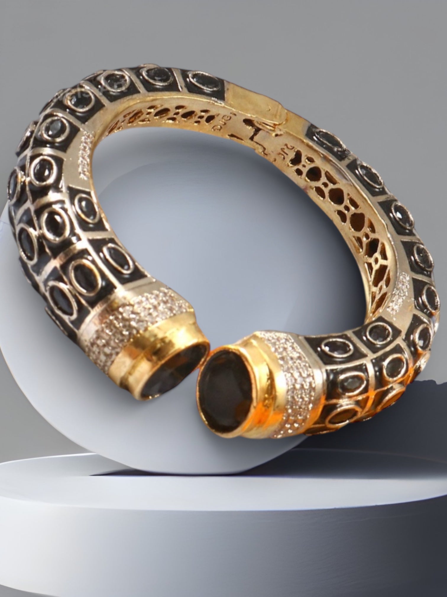 Main attraction clamp stacker