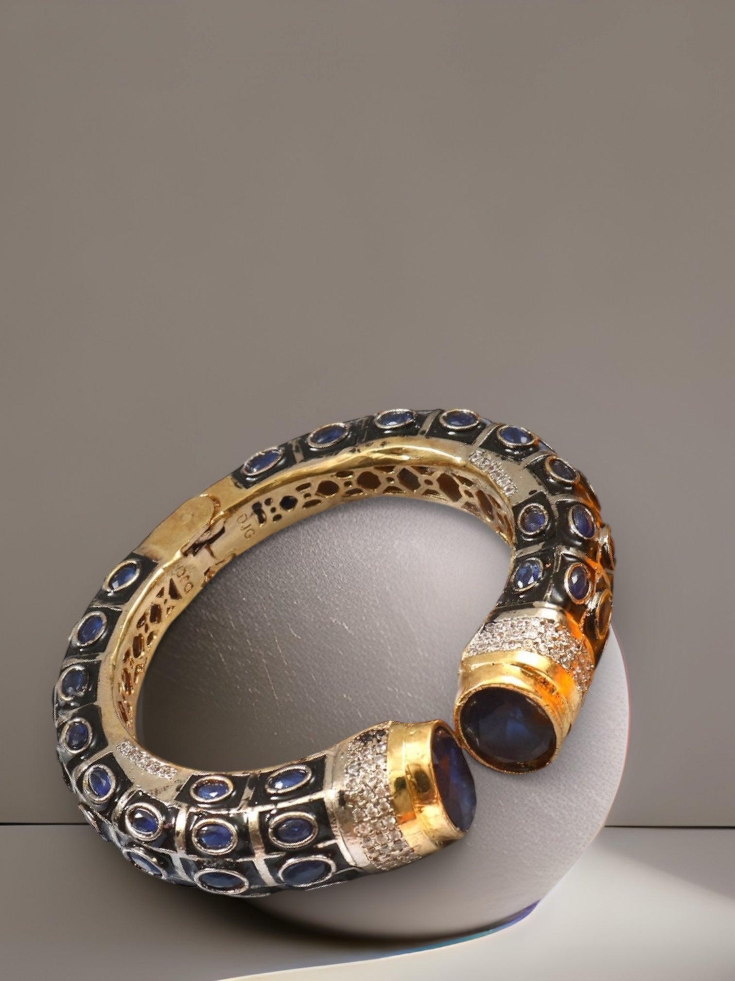 Main attraction clamp stacker