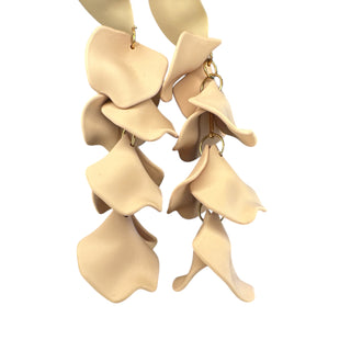 petal earrings