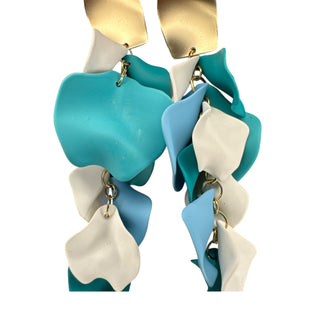 petal earrings