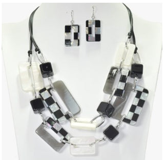 Specs and checks Resin necklace